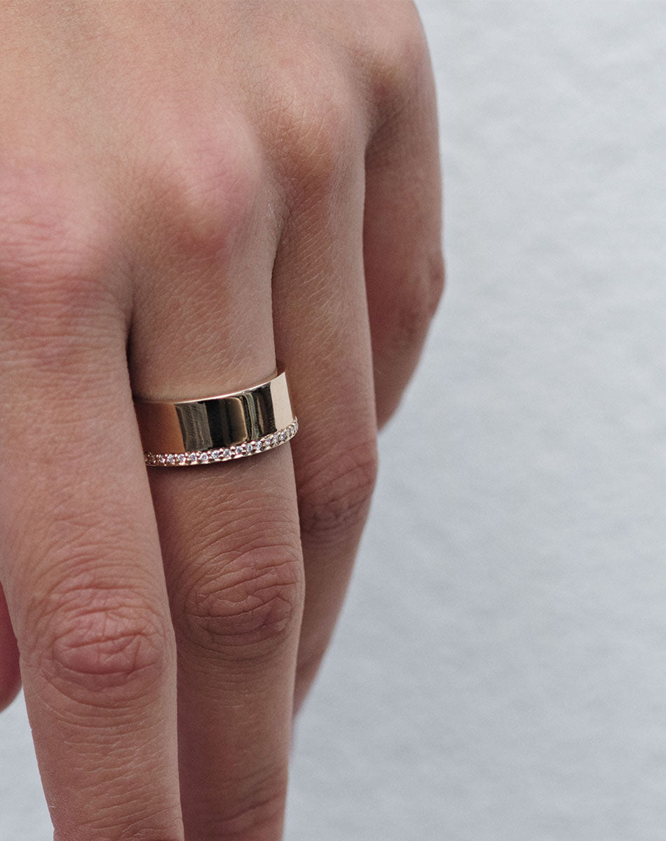 14ct white gold wedding band top
