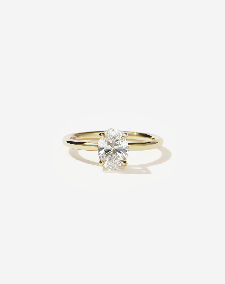 Oval diamond Solitaire Engagement Ring in 14ct yellow gold.