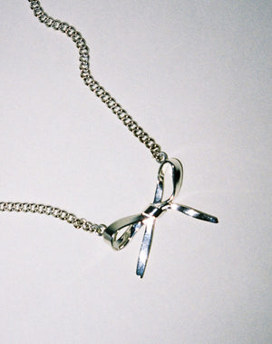 Silver bow necklace 