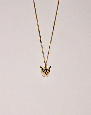 Gold charm necklace with a cat head pendant 