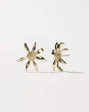 A pair of gold daisy earrings 