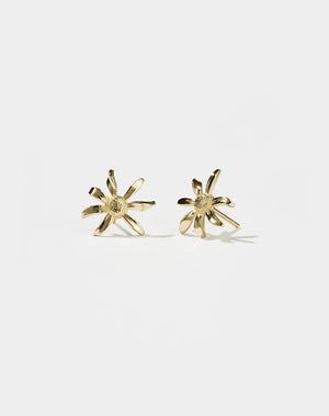 A pair of gold-plated daisy stud earrings