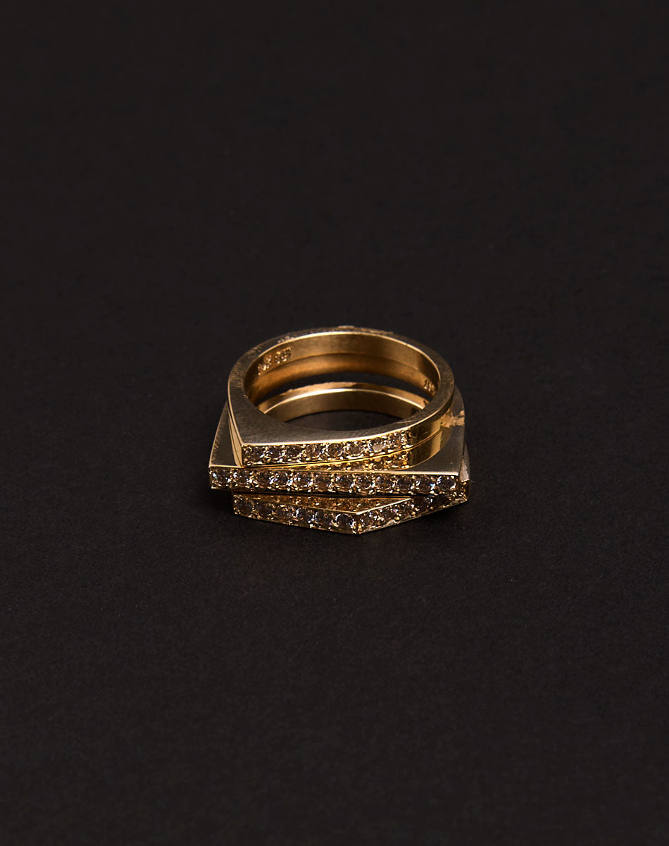 Meadowlark Jewellery’s architectural Geo Ring Flat in 9ct Yellow Gold, pave set with twelve round brilliant cut white diamonds atop a 1.5mm. A striking piece designed to be worn with the Geo Arc & Geo Point rings, or alone for a refined and minimal look. From the Dreams collection.