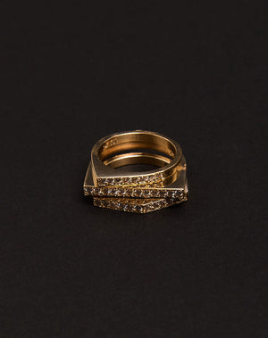 Meadowlark Jewellery’s architectural Geo Ring Flat in 9ct Yellow Gold, pave set with twelve round brilliant cut white diamonds atop a 1.5mm. A striking piece designed to be worn with the Geo Arc & Geo Point rings, or alone for a refined and minimal look. From the Dreams collection.
