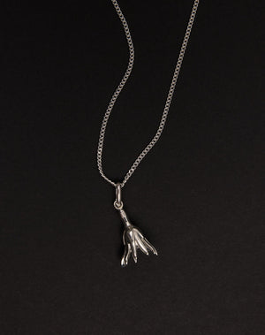 Meadowlark Jewellery’s Magda Charm Necklace in Sterling Silver. A single bell-shaped flower charm suspended from a fine diamond curb chain. A symbol of quiet transformation and the tender strength of nature. From the Dreams collection.
