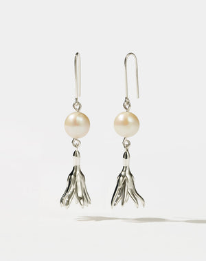 Meadowlark Jewellery’s refined Magda Pearl Earrings in Sterling Silver. An ethereal, bell-shaped flower charm suspended from a lustrous round, freshwater pearl – bringing an air of quiet luxury to any ensemble. Light-catching and dreamlike. From the Dreams collection.