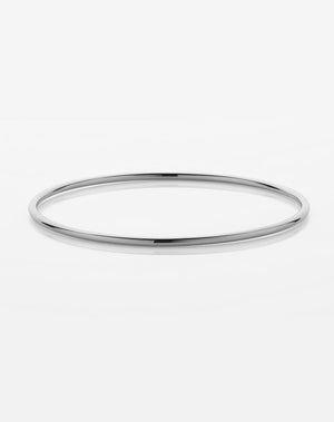 A simple round sterling silver bangle 