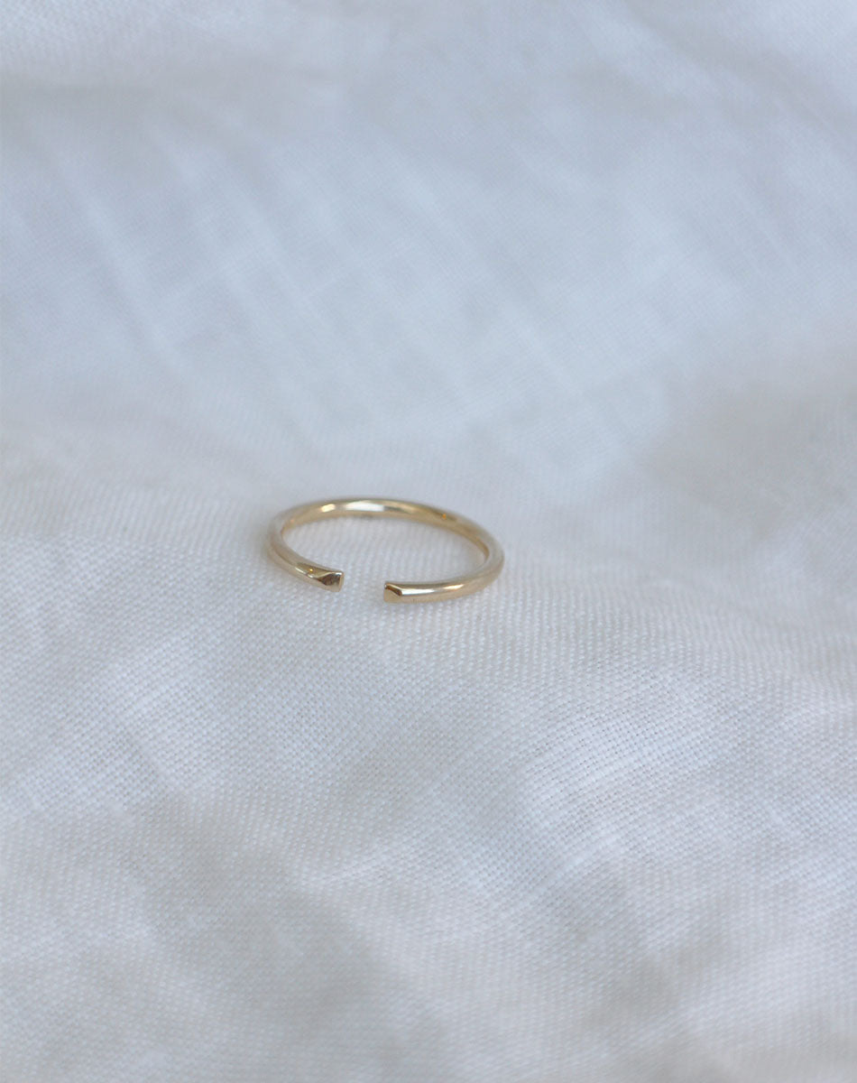 Paloma Band Plain | 9ct Yellow Gold
